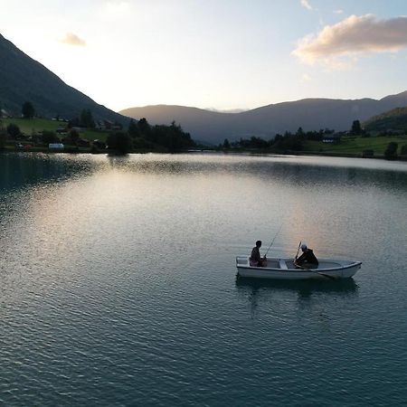 Hotel Loken Camping - Trivelig Og Idyllisk Ved Vannet Olden Esterno foto