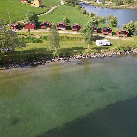 Hotel Loken Camping - Trivelig Og Idyllisk Ved Vannet Olden Esterno foto