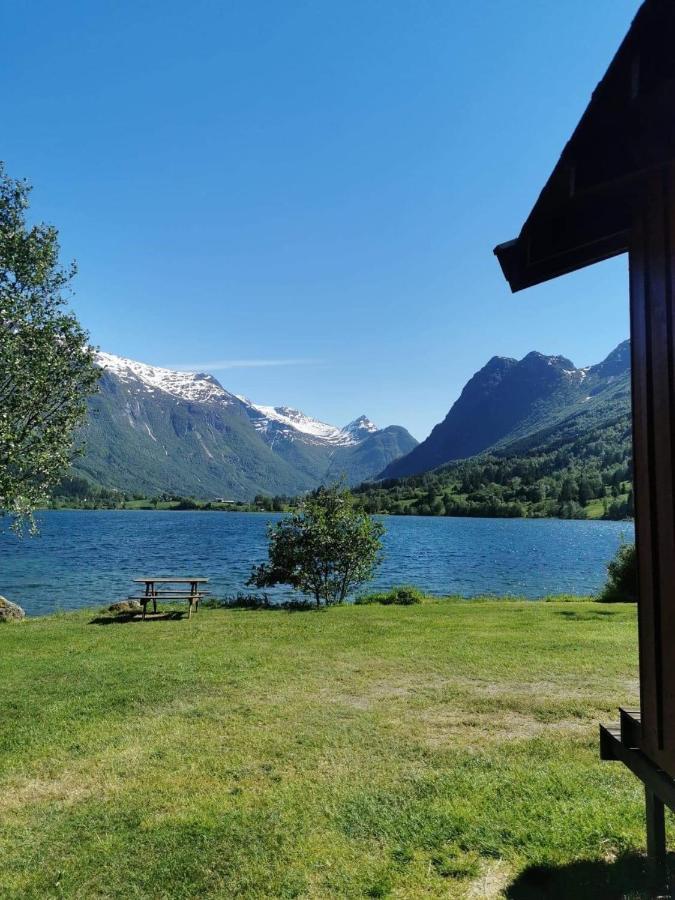 Hotel Loken Camping - Trivelig Og Idyllisk Ved Vannet Olden Esterno foto
