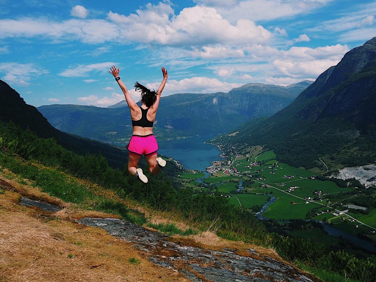 Hotel Loken Camping - Trivelig Og Idyllisk Ved Vannet Olden Esterno foto