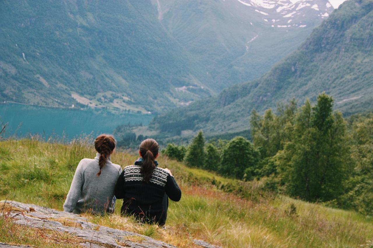 Hotel Loken Camping - Trivelig Og Idyllisk Ved Vannet Olden Esterno foto